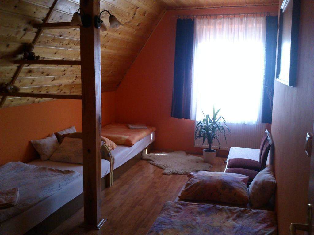 Agávé Apartman Sárvár Pokoj fotografie